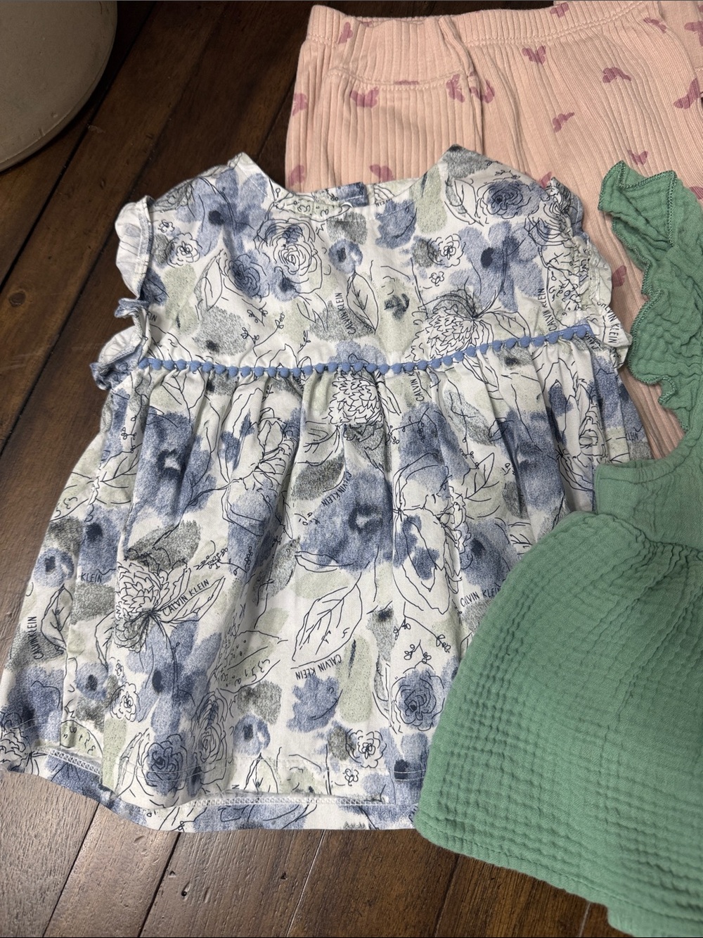 Bundle of 7 Baby Girl Outfits 6-9 months - Picture 2 of 7